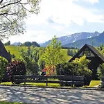 Village Vorauf, * Siegsdorf